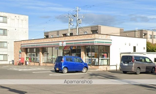 コンビニ　セブンイレブン（コンビニ）まで202m
