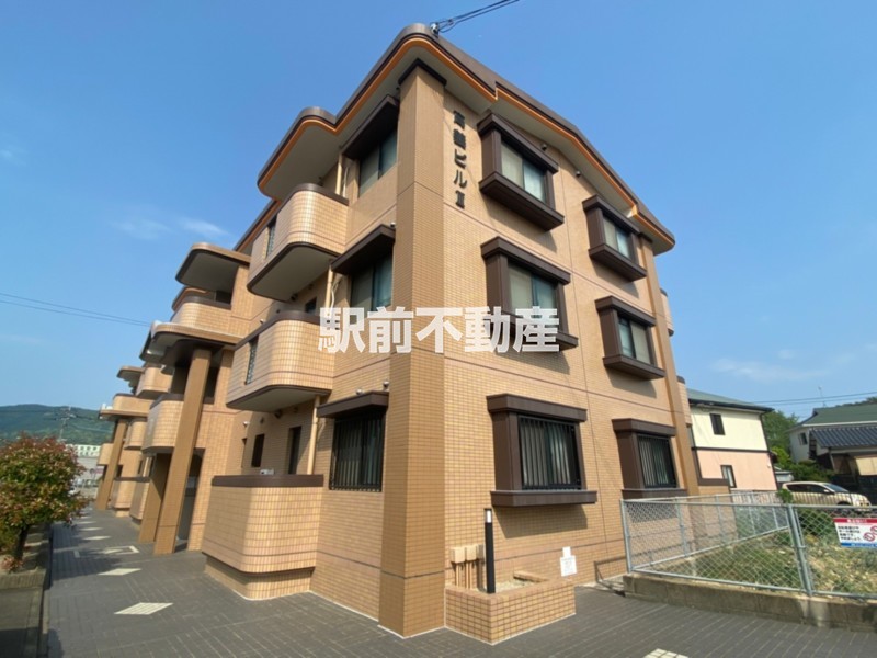 建物外観　3階建ての物件です
