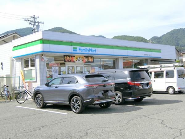 コンビニ　ファミリーマート長野伊勢宮店（コンビニ）まで50m