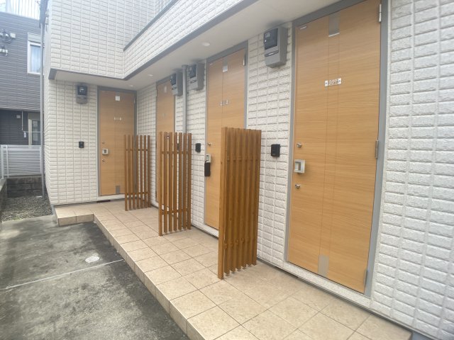玄関　玄関は1階のメゾネットタイプ