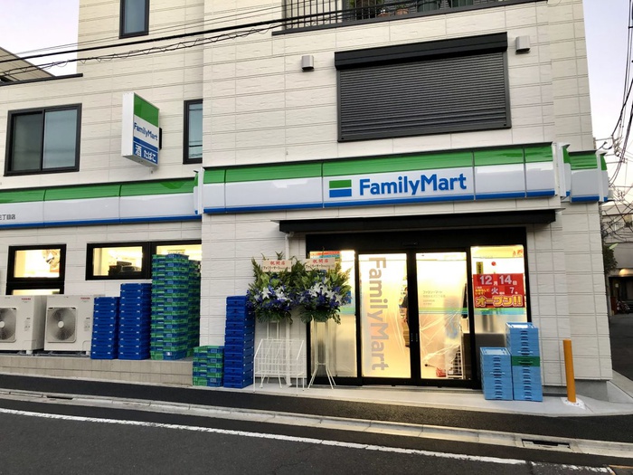 コンビニ　ファミマ（コンビニ）まで450m