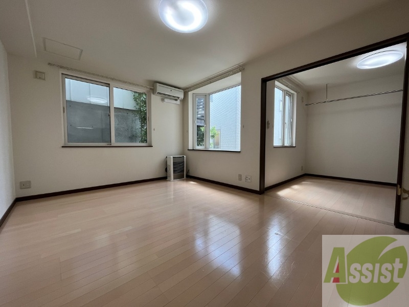 居室・リビング　広くてキレイなお部屋が広がっていて、充実した生活が送れそう。