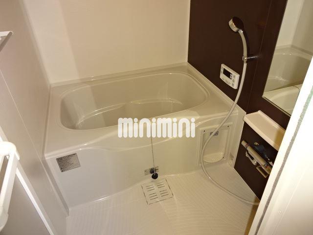バス・シャワールーム　追焚き・浴室乾燥機付きのお風呂です。