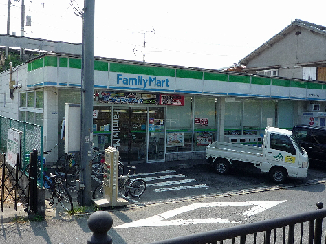 コンビニ　ファミリーマート かわちいわふね店（コンビニ）まで581m