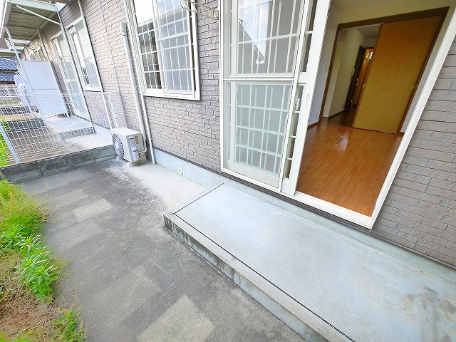 庭　簡単な家庭菜園も楽しめるお庭です