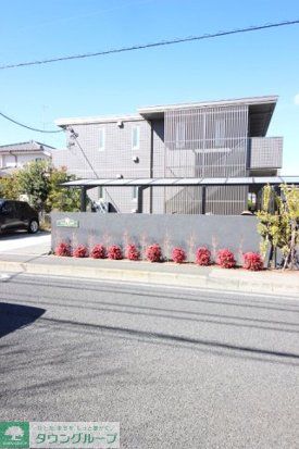 建物外観　駐車場