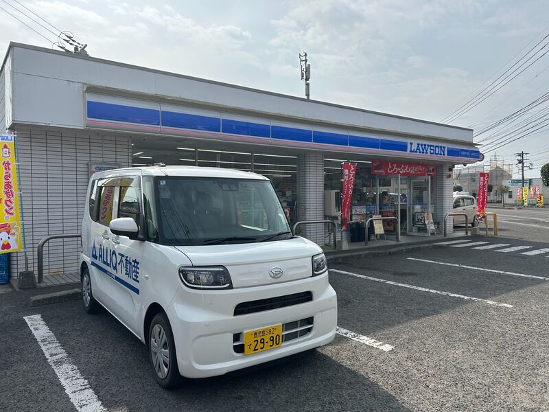 コンビニ　ローソン隼人見次店（コンビニ）まで689m