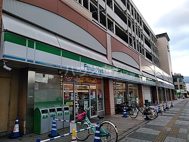 コンビニ　ファミリーマート 長岡京駅前店（コンビニ）まで598m