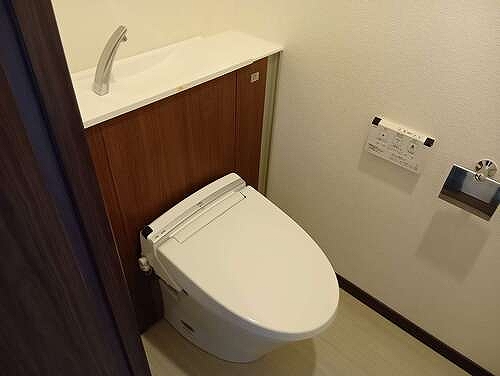 トイレ　温水洗浄便座