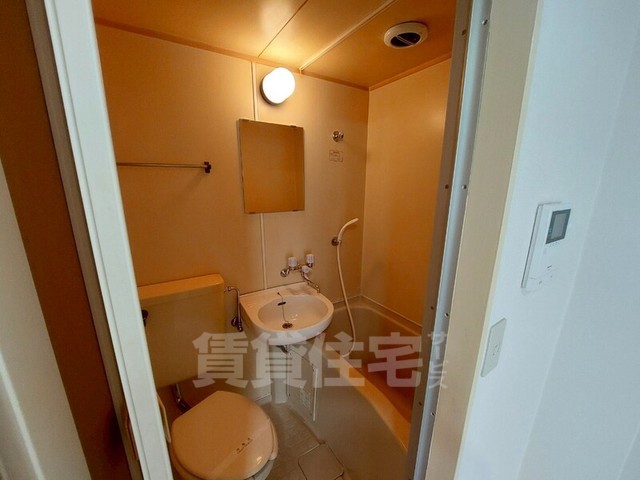 地下鉄四つ橋線 北加賀屋駅 徒歩10分 4階建 築40年のトイレ写真
