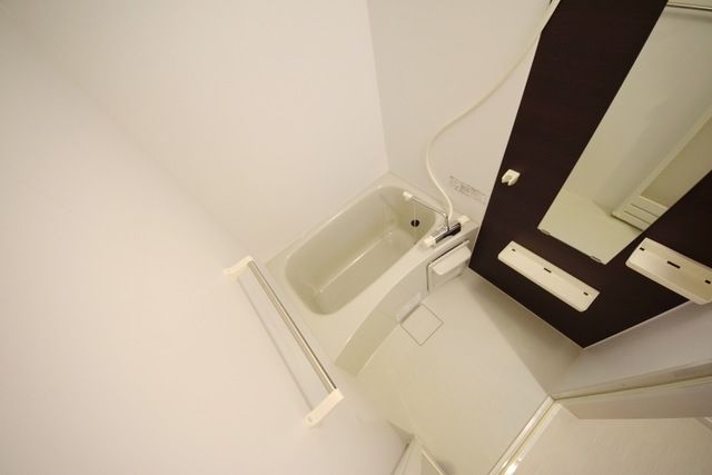 バス・シャワールーム　浴室乾燥機付きです♪