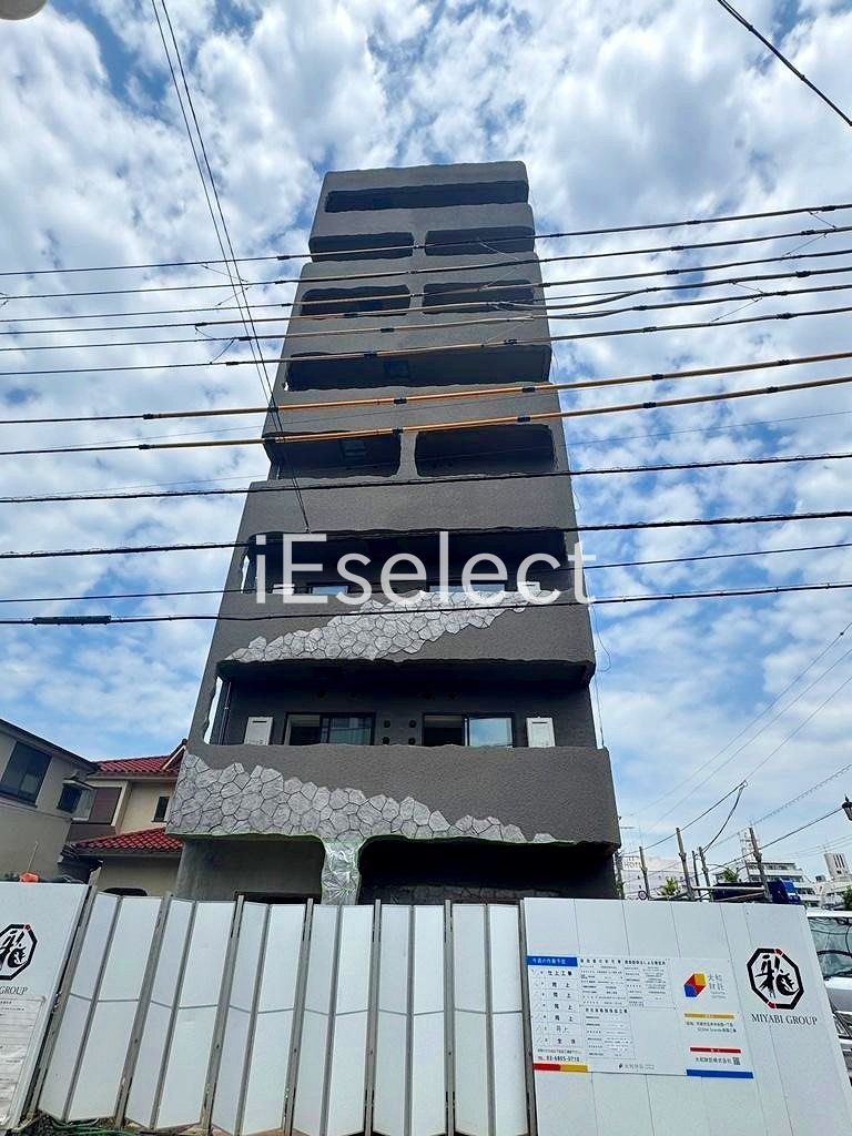 建物外観　お買い物にも出やすい立地♪
