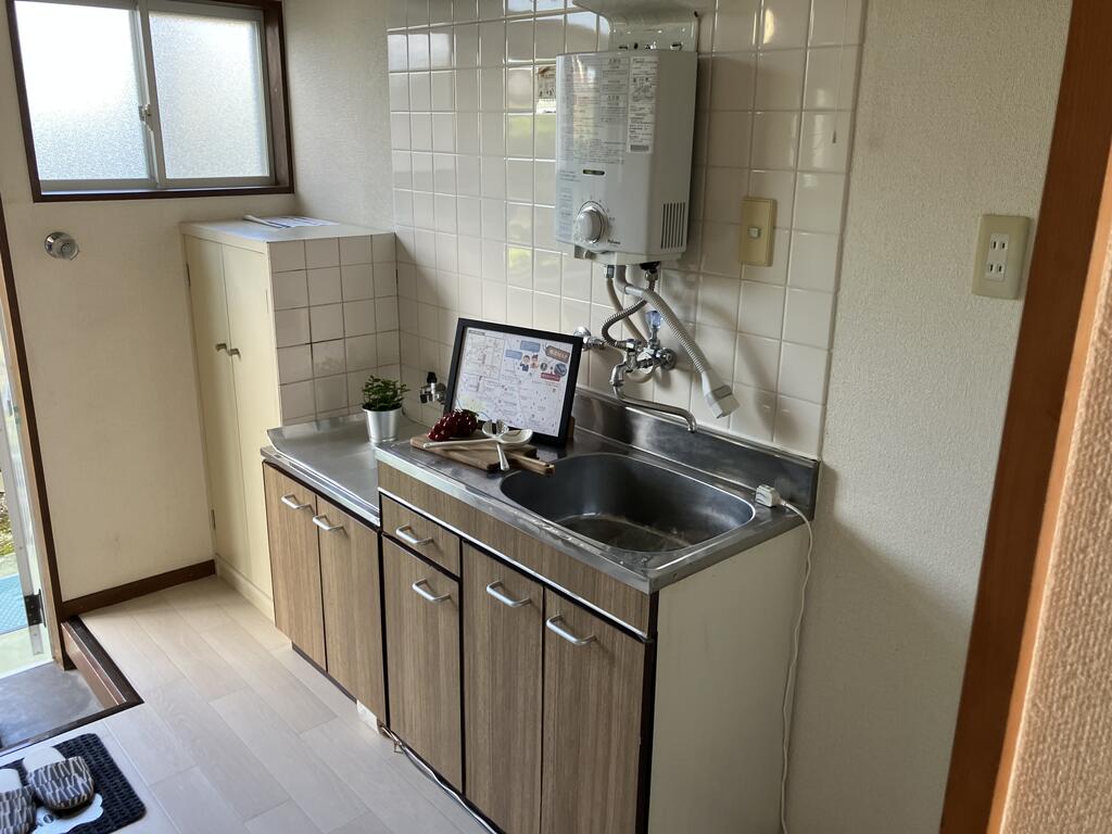 丘の上のアトリエのキッチン写真