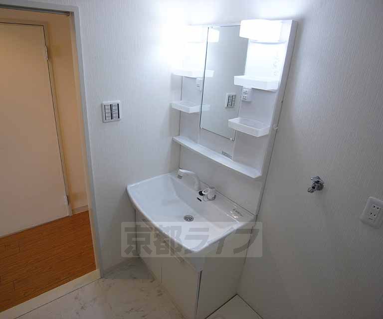 洗面設備　独立洗面台です。