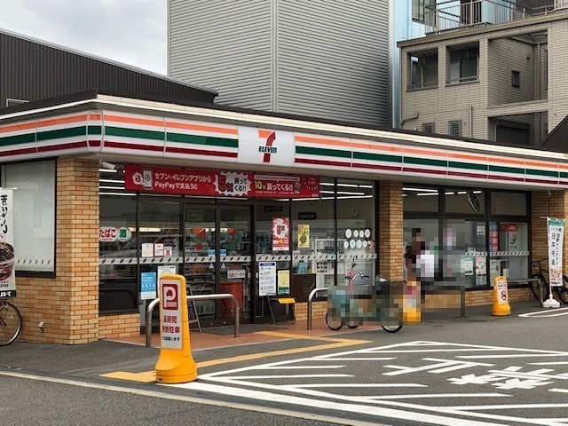 コンビニ　セブンイレブン 大阪本田4丁目店（コンビニ）まで393m