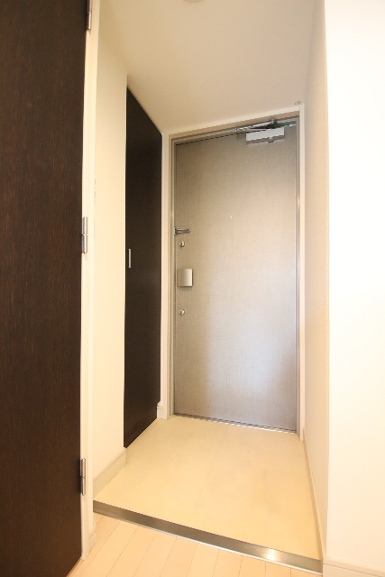 玄関　※別室の参考写真の為、現況優先です。