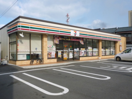 コンビニ　セブンイレブン新潟上大川前通4番町店（コンビニ）まで148m
