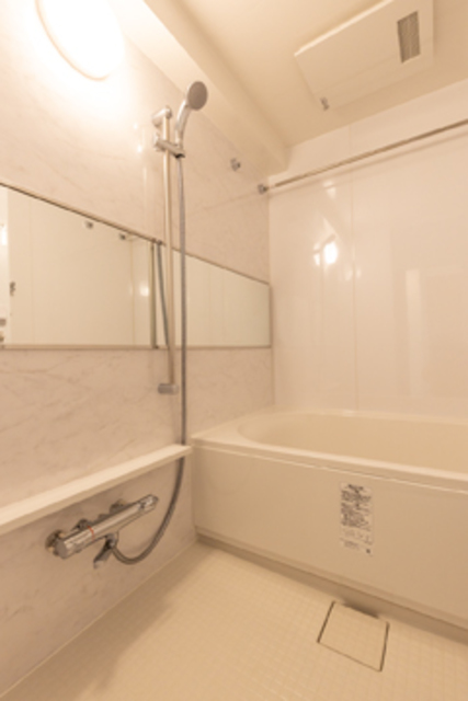 バス・シャワールーム　※写真は同タイプ住戸です。