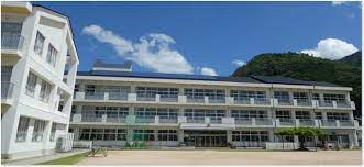 小学校　宍粟市立河東小学校（小学校）まで750m
