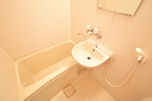 バス・シャワールーム　別部屋の参考写真です。現況を優先します。