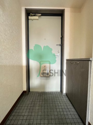 ロイヤル天神南の玄関写真