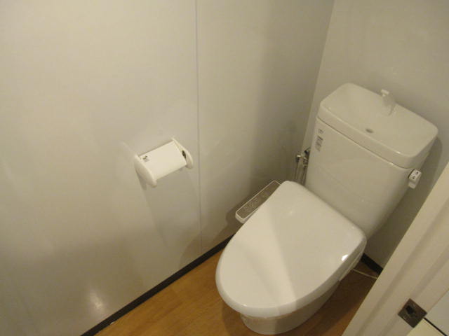 トイレ　シャワートイレです。