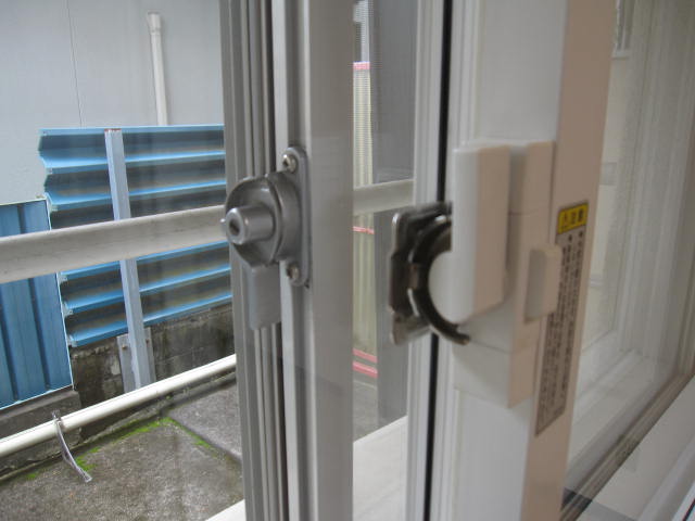 セキュリティ　二重サッシで、冬はお部屋の熱を逃がしません。