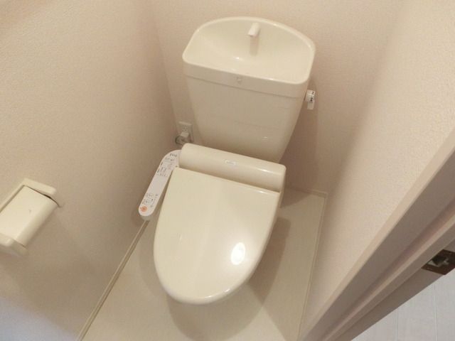 西武新宿線 鷺ノ宮駅 徒歩8分 2階建 築16年のトイレ写真
