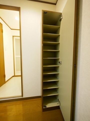 アンプルールフェールSereinの玄関写真