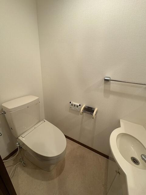 ＪＲ山手線 品川駅 徒歩8分 4階建 築28年のトイレ写真