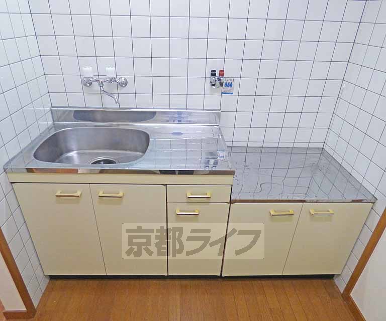 地下鉄烏丸線 北大路駅 徒歩15分 2階建 築33年のキッチン写真