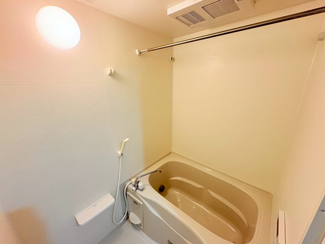 バス・シャワールーム　※同じ間取り・階数違いのお部屋の写真です。