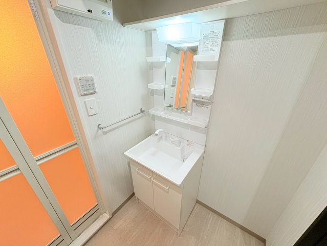 洗面設備　※同じ間取り・階数違いのお部屋の写真です。