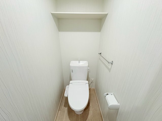 トイレ　※同じ間取り・階数違いのお部屋の写真です。