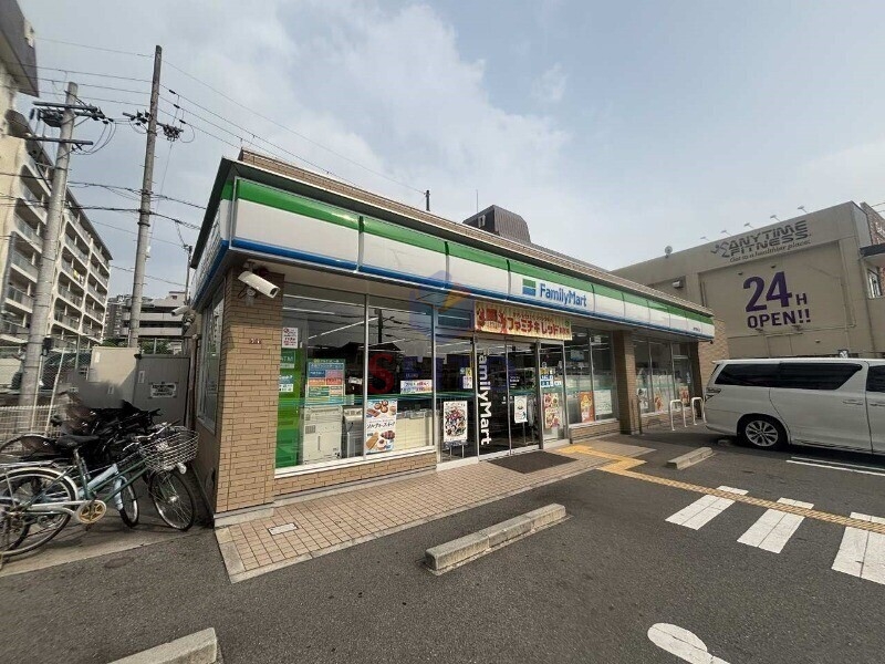 コンビニ　ファミリーマート　豊中東泉丘店（コンビニ）まで634m