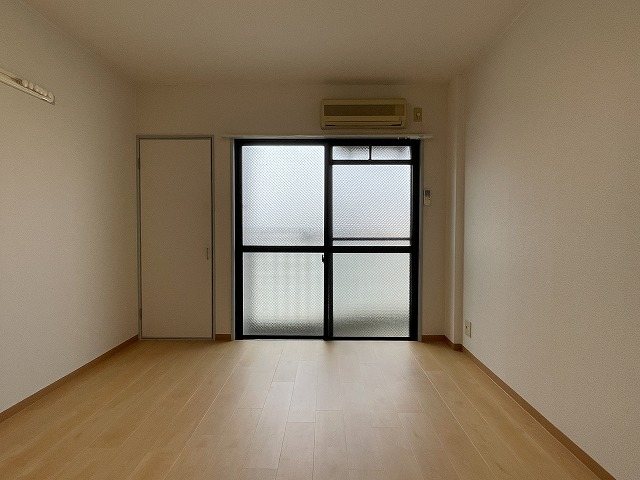 コリドール深草の居間写真