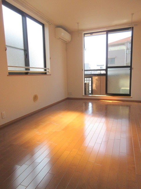 居室・リビング　★２面採光の明るい角部屋です★