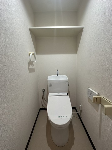 ＪＲ東海道本線 甲南山手駅 徒歩11分 3階建 築37年のトイレ写真