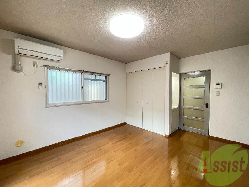 居室・リビング　１Ｋフロリーーングのお部屋の写真です！清潔感がありますね。