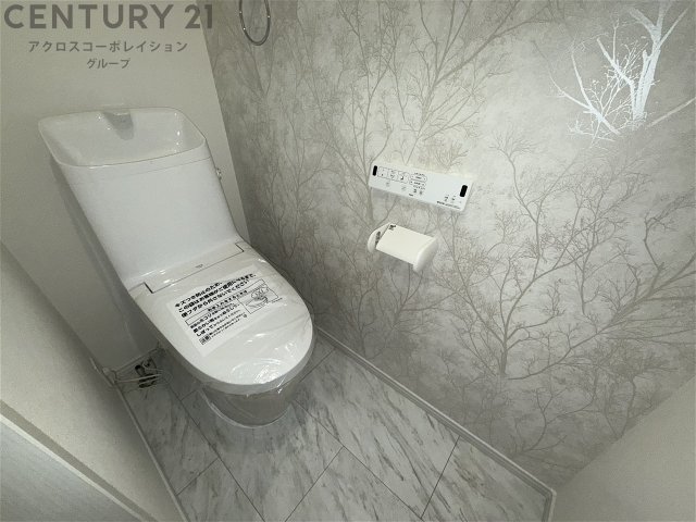 トイレ　温水洗浄便座付きのトイレです♪