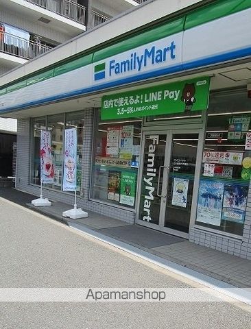 コンビニ　ファミリーマート（コンビニ）まで18m