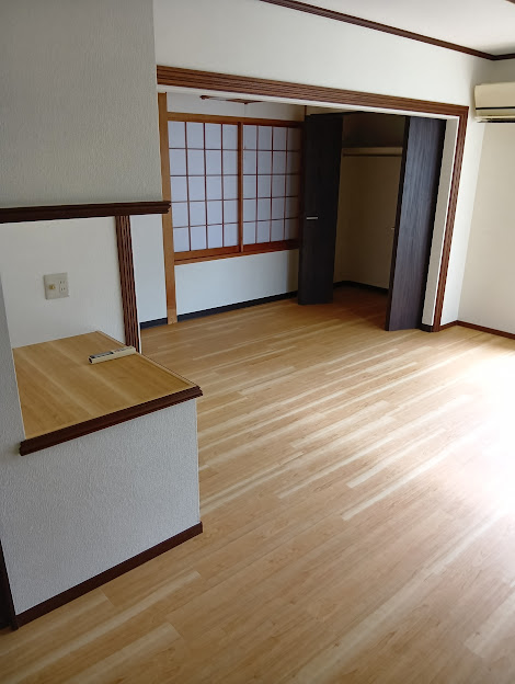 ＪＲ相模線 香川駅 徒歩11分 2階建 築41年の居間写真