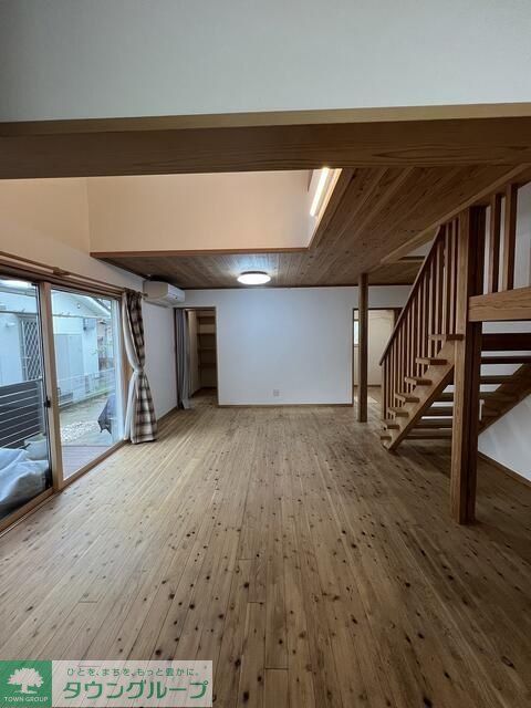 雁の巣2丁目貸家の居間写真