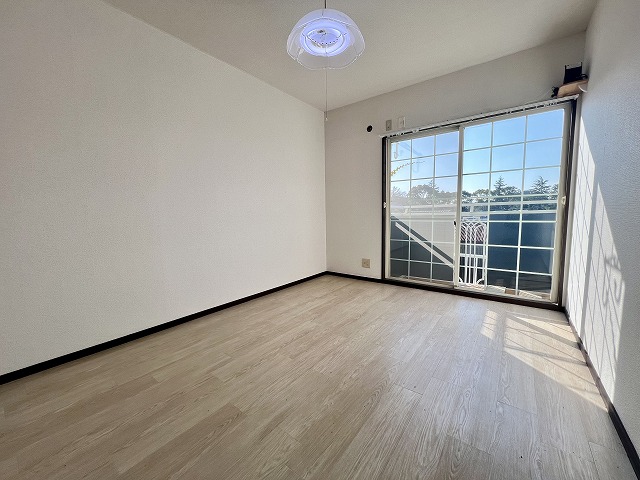 エレガンス箕面88の居間写真
