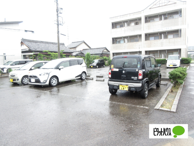 駐車場　外観写真（昼）