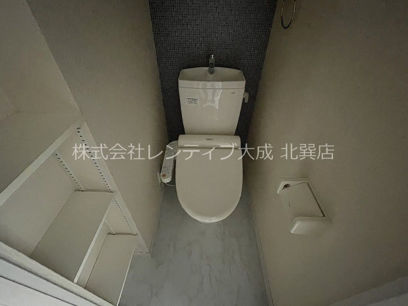 ＪＲ関西本線 東部市場前駅 徒歩12分 3階建 築15年のトイレ写真