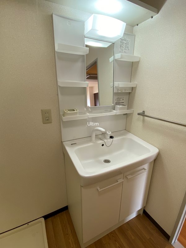 洗面設備　※同タイプの他のお部屋です