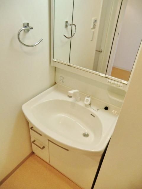 洗面設備　写真は同タイプ住居です