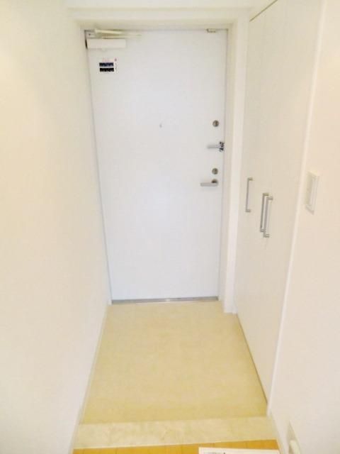 玄関　写真は同タイプ住居です