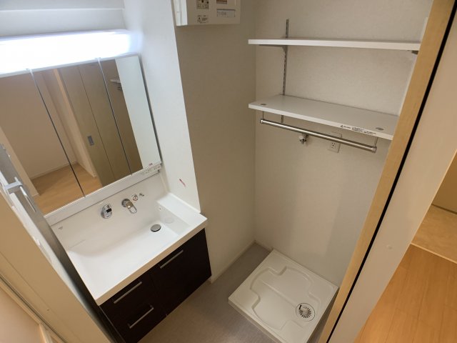 洗面設備　シャワー付き洗面化粧台付き☆